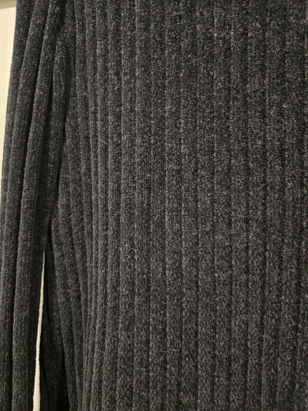 Banana Republic Men's Black Chenille Ribbed V‑Neck Polo Sweater